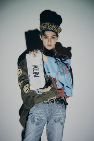 Kun: The Fashion Icon in the Spotlight 🌟