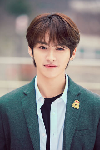 Charming Lee Know: A Star in the Spotlight 🌟