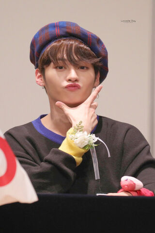 Minho's Charming Moment 🌟