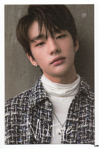 Stray Kids' Hyunjin: A Star in Focus 🌟