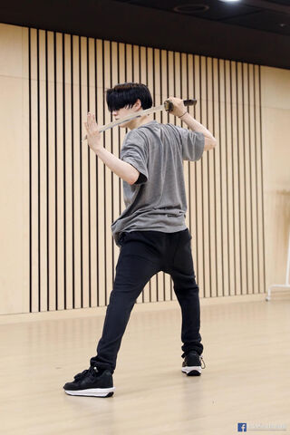 Suga's Dynamic Dance Moves! 🎶💃