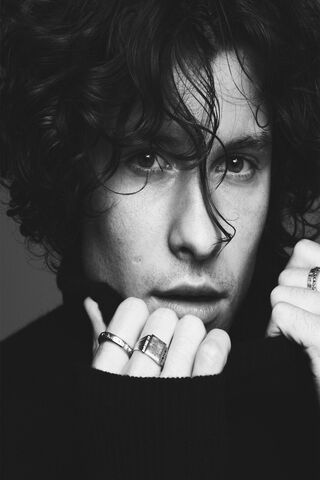 Shawn Mendes: The Charismatic Star 🌟