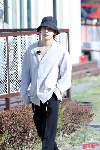 Charming V: A Day in the Sun ☀️