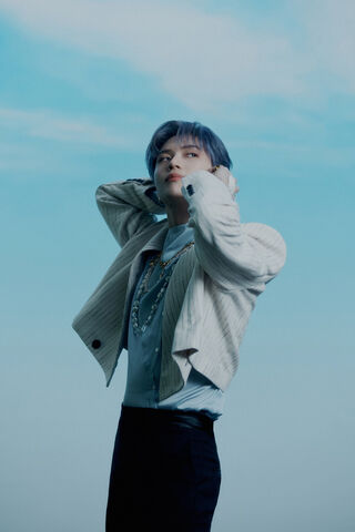 Taemin: A Dreamy Vision in Blue 🌌✨
