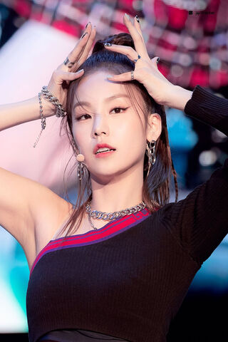 Yeji: The Charismatic Star 🌟