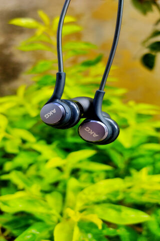 Immerse Yourself in Sound: Akg Earphone Experience 🎧✨