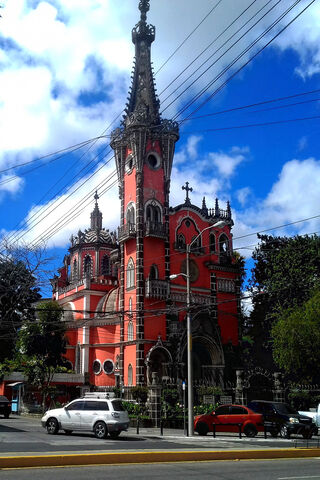 The Majestic Iglesia: A Colorful Architectural Gem 🌟🏰