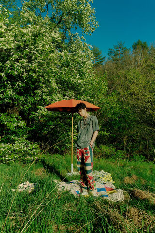 Chillin' in Nature: Na Jaemin's Relaxing Vibe 🌿☀️
