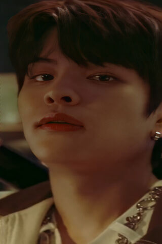 Seungmin: The Charismatic Star 🌟