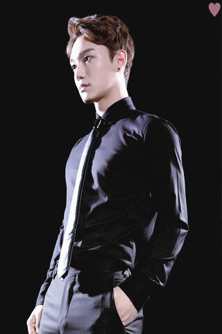 Elegance in Black: Exo Chen's Charismatic Presence