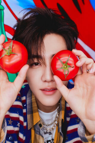 Na Jaemin: The Tomato Trendsetter 🍅✨