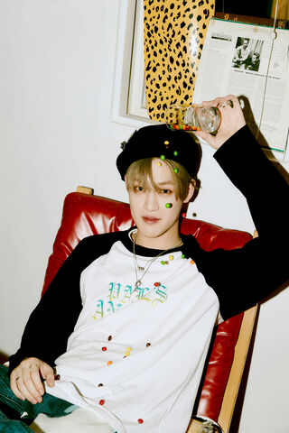 Zhong Chenle: The Playful Star 🌟