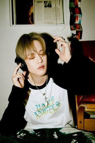 Melodic Moments with Zhong Chenle 🎶✨