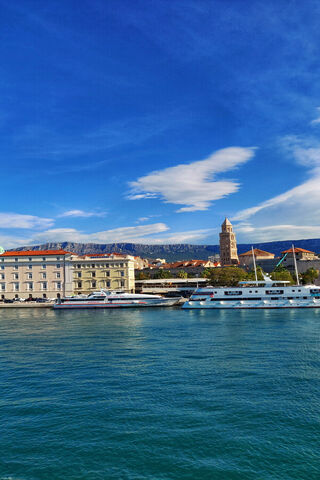 Serenity by the Split Waterfront 🌊🏙️