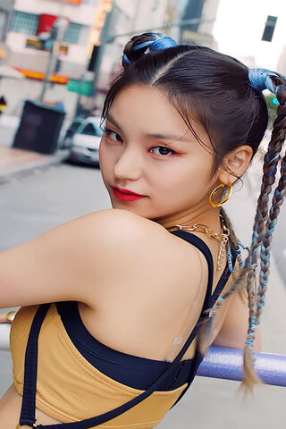 Yeji: The Trendsetter of K-Pop 🌟