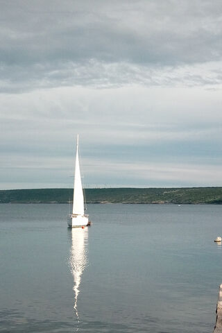 Sailing Serenity: A Tranquil Voyage
