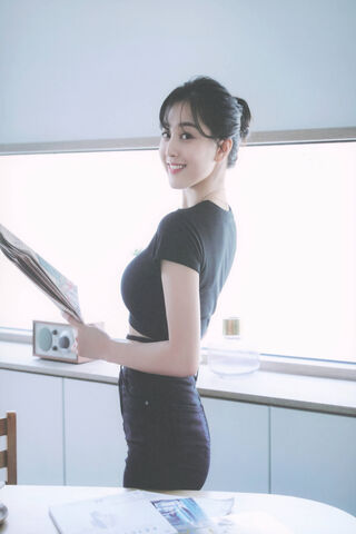 Jihyo: A Glimpse of Radiance 🌟