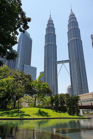 The Iconic Twin Towers of Malaysia 🇲🇾🏙️