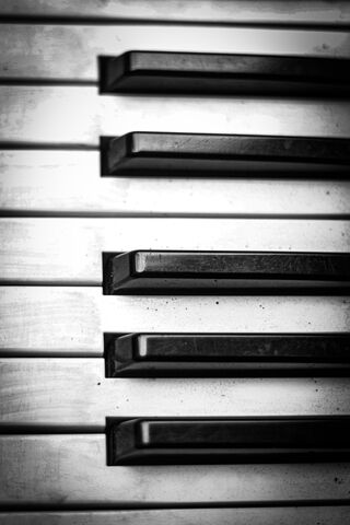 PIANO OLD
