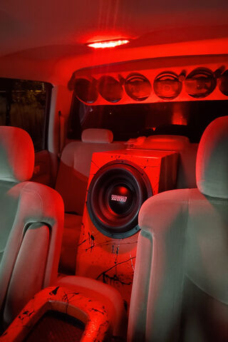 Sundown Sub: The Heartbeat of the Night 🎶🌌