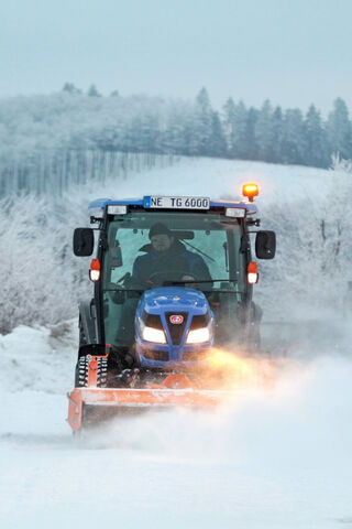 Iseki Tractor: Mastering Winter Landscapes ❄️🚜