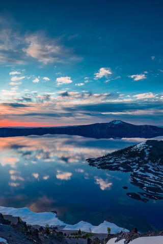 Serenity at Crater Lake: Nature's Masterpiece 🌄💧