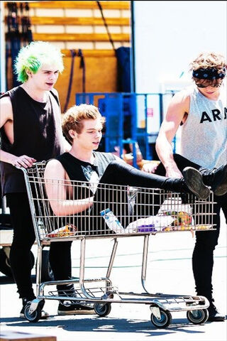 The Fun Side of Rock: Michael Luke Ashton and Friends