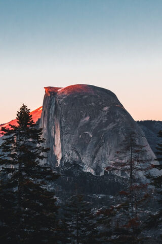 Majestic Peaks at Dusk 🌄