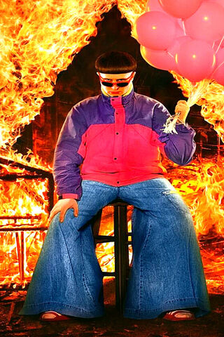 Oliver Tree: A Fiery Contrast 🎈🔥