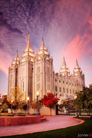 Majestic Serenity: The Salt Lake Temple at Dusk 🌅✨