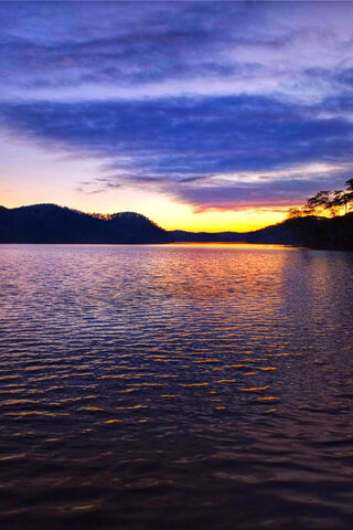 Serene Reflections at Dusk 🌅