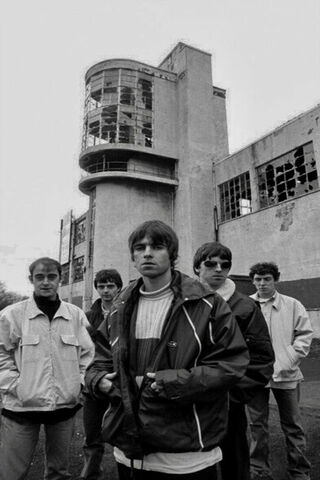 Echoes of Oasis: A Glimpse into Britpop History 🎶