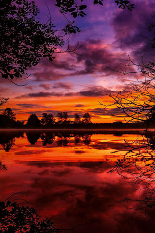 Twilight Reflections: A Serene Lake Sunset 🌅✨
