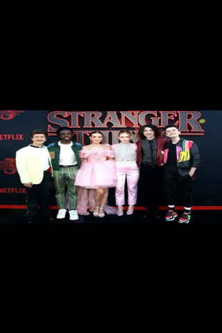 Splash of Style: Stranger Things Premiere 🌊✨