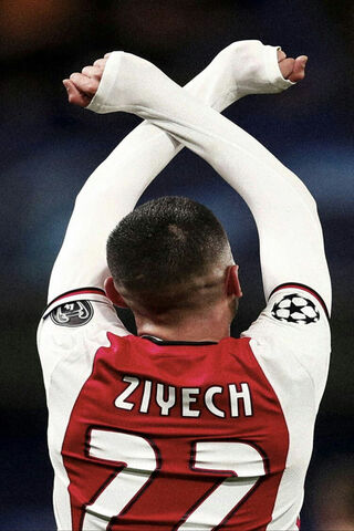 Hakim Ziyech: The Playmaker in Action ⚽️✨