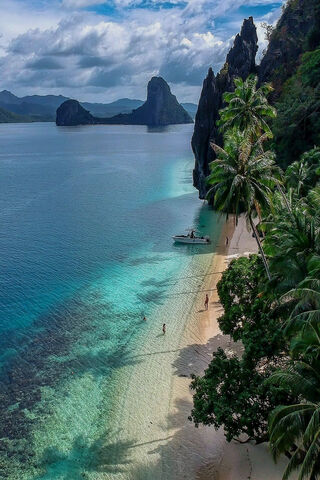 Acaplaya: A Tropical Pa..