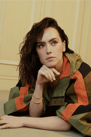 Daisy Ridley: A Moment of Reflection 🌟