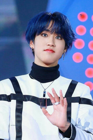 Vibrant Vibes: Han Jisung's Charismatic Charm 🌟