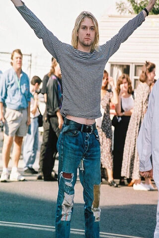 Kurt Cobain: The Icon of Grunge 🎸✨