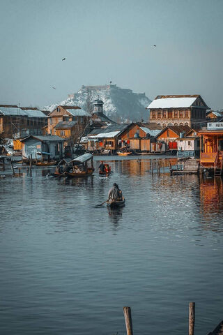 Serenity of Kashmir: A Winter's Embrace ❄️🏞️