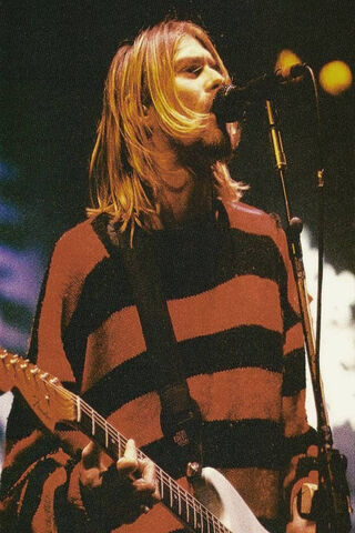 The Voice of a Generation: Kurt Cobain in Action 🎤✨