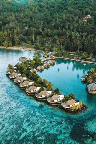 Laguna Paradise: A Tropical Escape 🌴✨