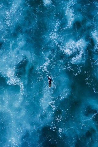 Embracing the Ocean: Mar's Serenity 🌊