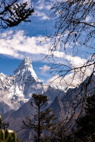 Majestic Peaks: The Glory of Mount Everest 🏔️✨