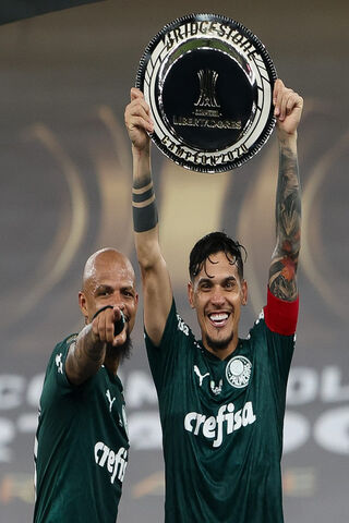 Muro: Champions of Resilience 🏆⚽