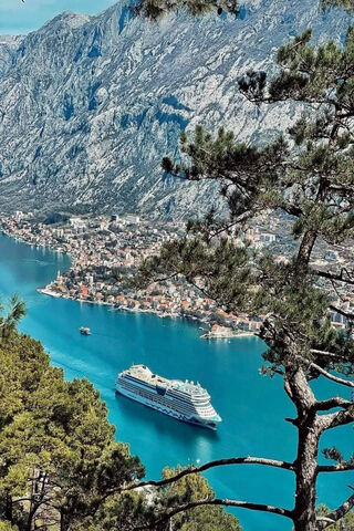 Montenegro: A Coastal Gem Awaits 🌊✨