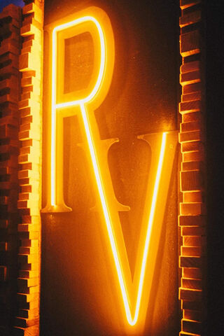 Radiant Vibes: The Glow of Rich Vagos