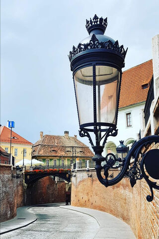 Charming Streets of Sibiu: A Glimpse into History 🏰✨