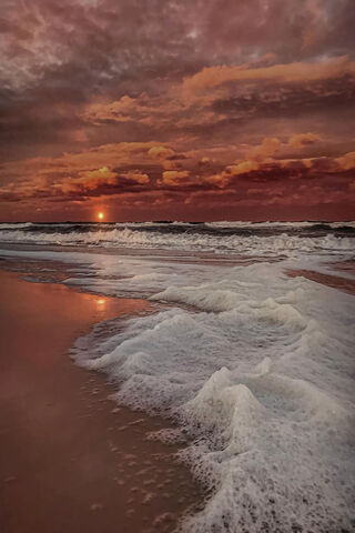 Golden Horizon: A Sunset Symphony