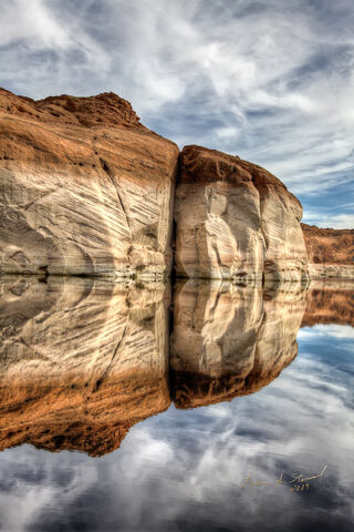 Reflections of Serenity at BSI Lake Powell 🌊🏞️